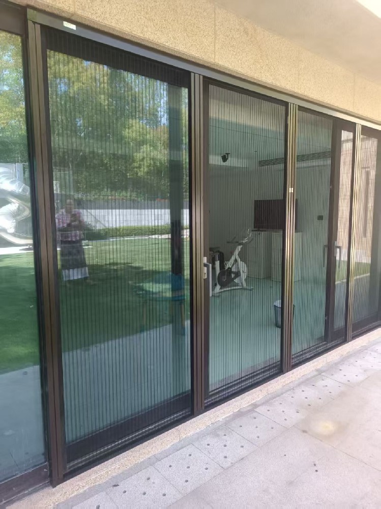 佘山玲瓏華府客戶安裝韋柏A2款雙開二聯(lián)動(dòng)大紗門